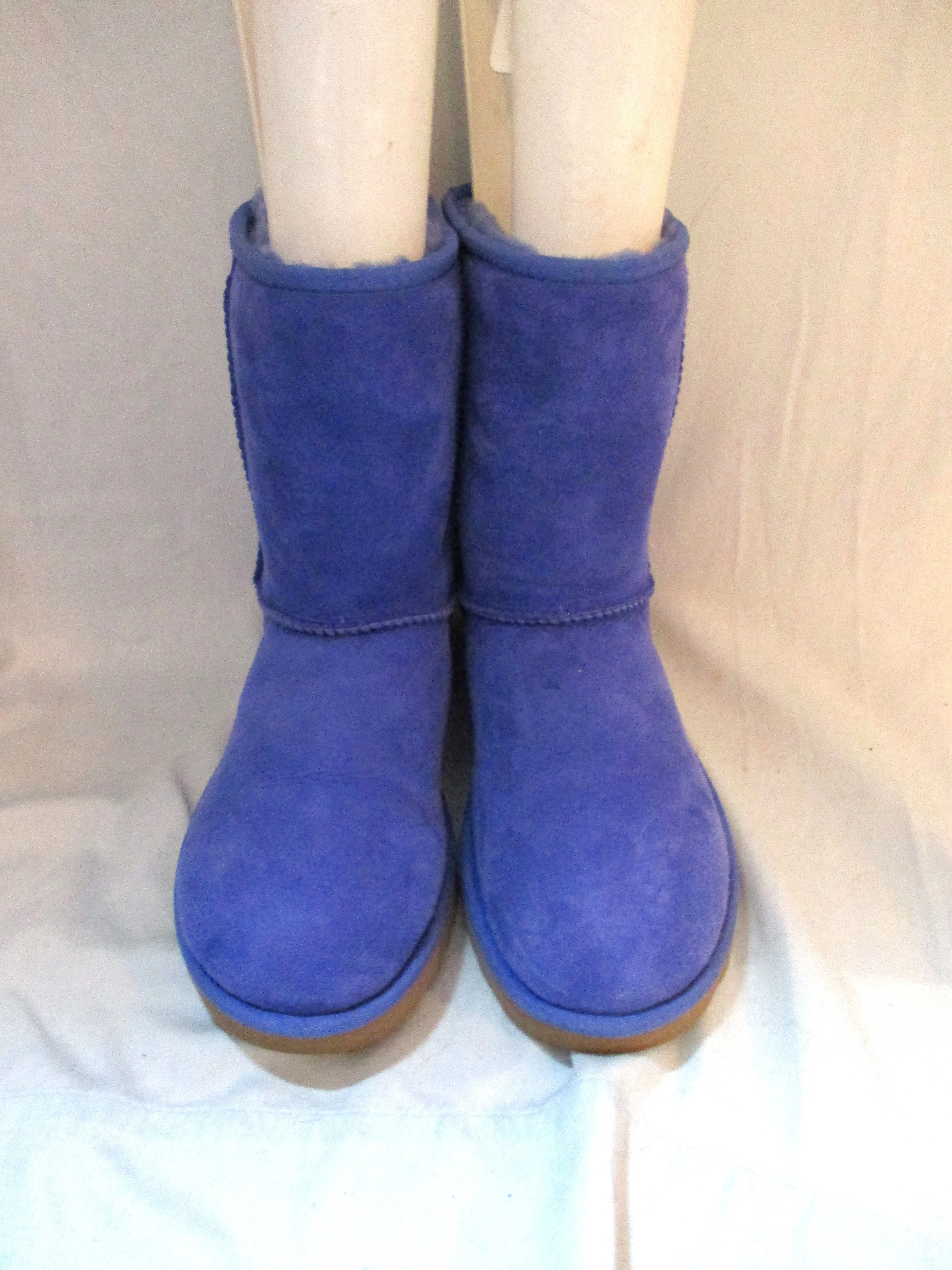 Womens UGG AUSTRALIA 1016223 CLASSIC Short II Suede Winter BOOT Shearling PURPLE 9 Snow